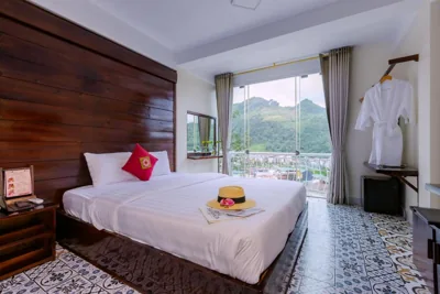 Habitación doble panorámica Senior con vistas a la ciudad y balcón — Sapa Village Hotel